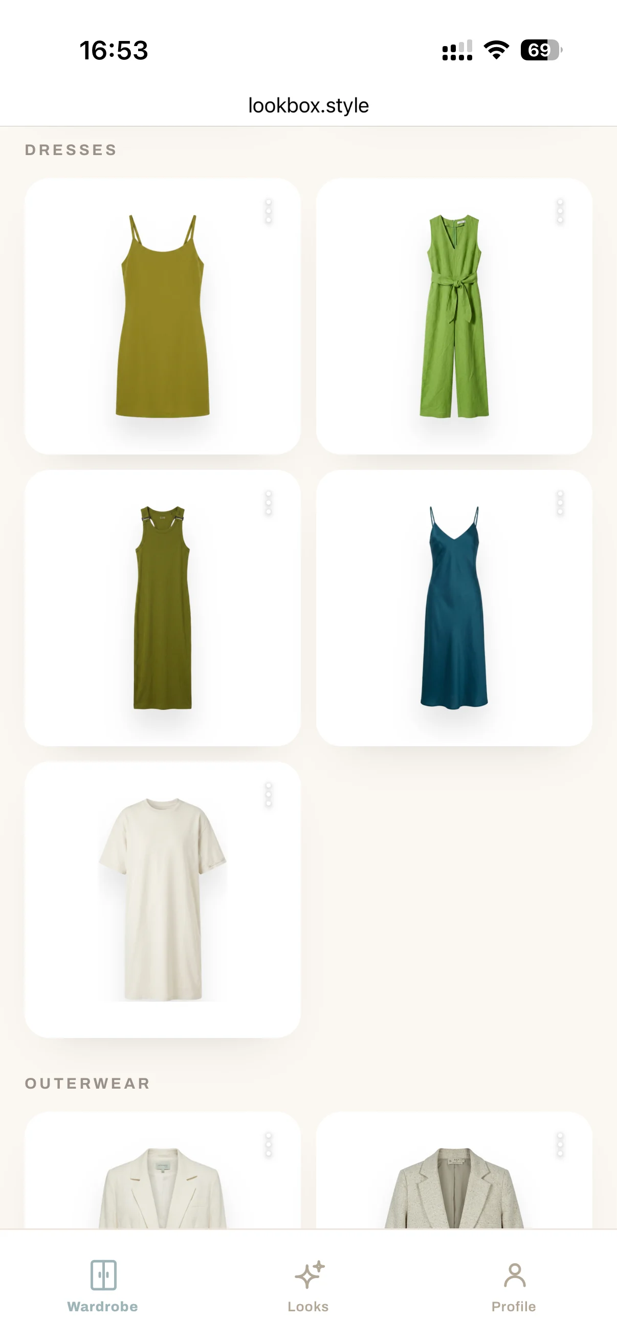 Lookbox wardrobe on mobile