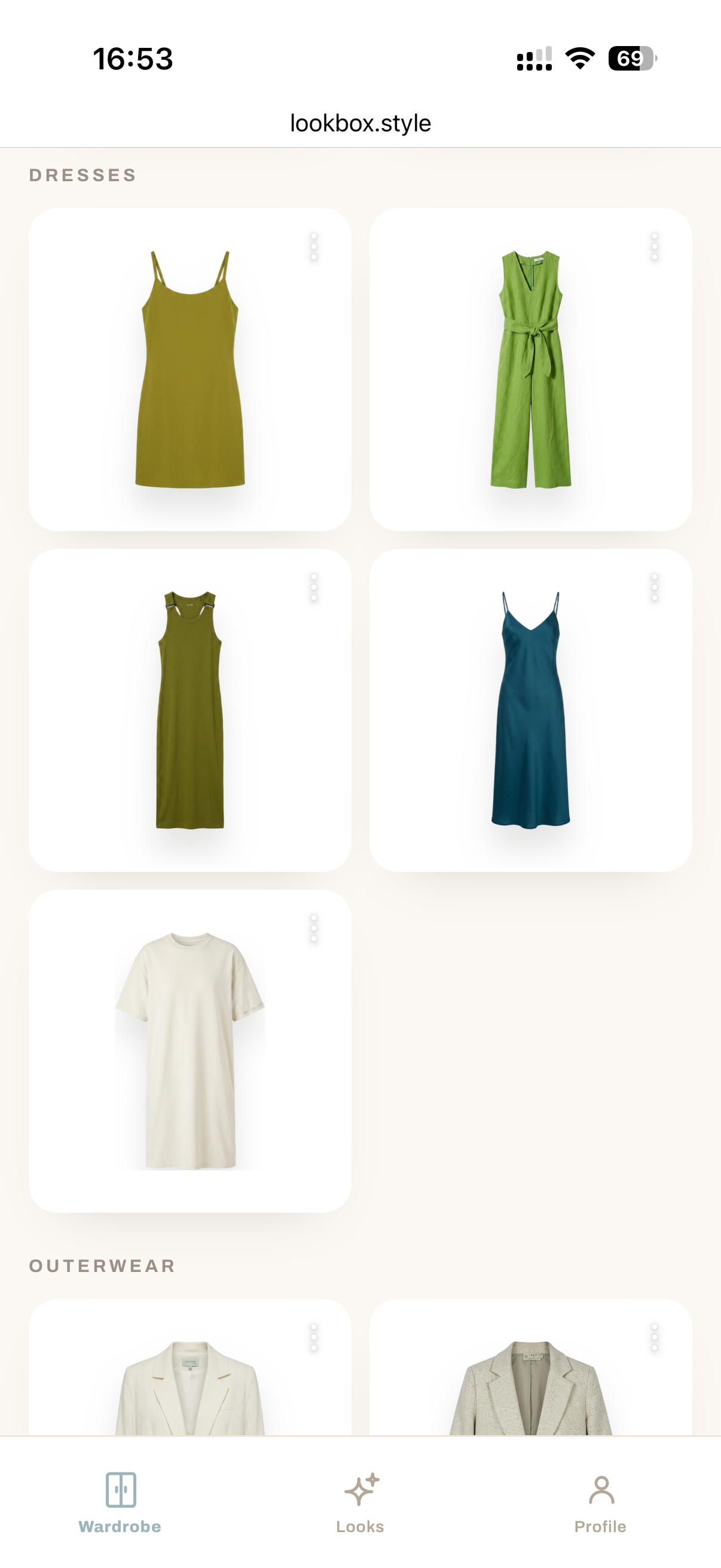 Lookbox wardrobe on mobile